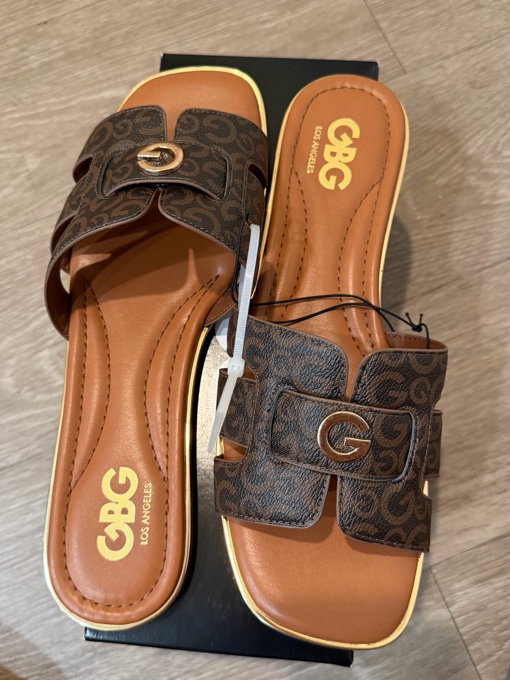 GBG Los Angeles Faceoff Brown Logo Slide Sandals Women’s Size 9M New